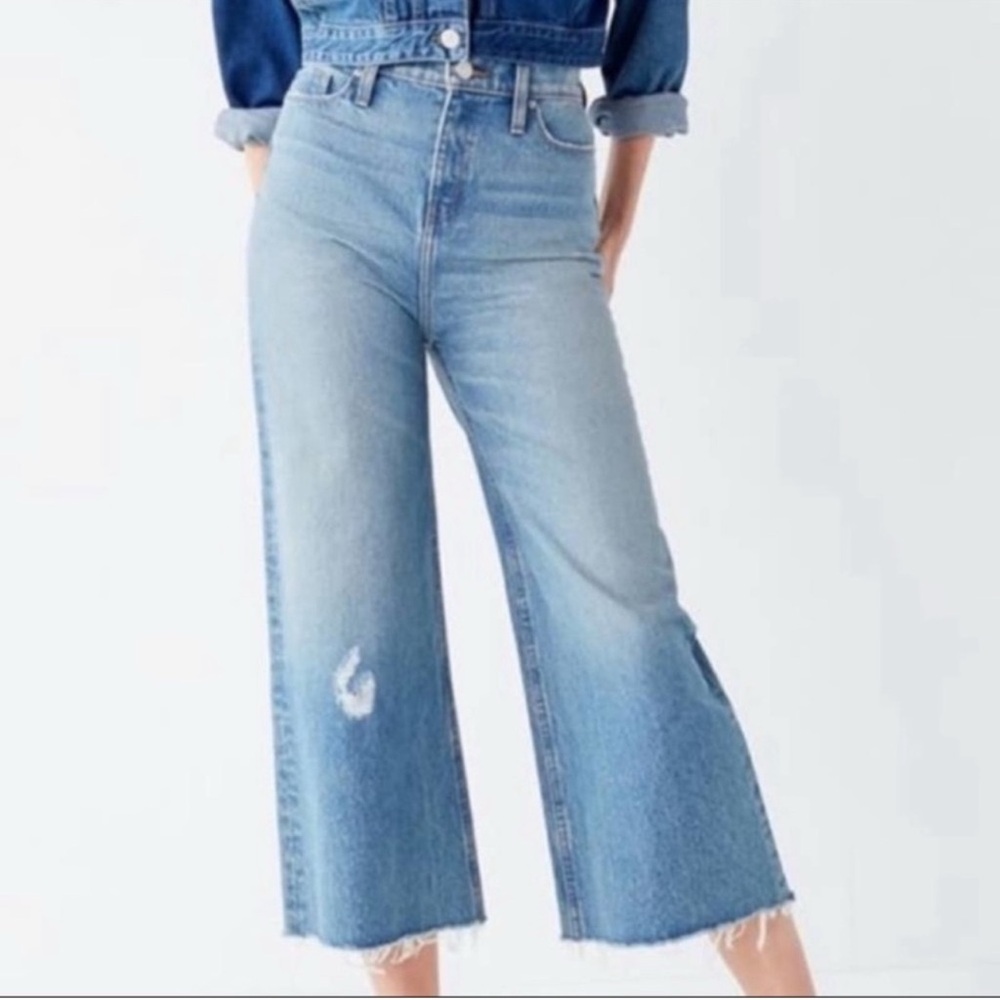 BDG Urban Outfitters High Rise Wide Leg Cropped Jeans Raw Hem Light Wash S. 30